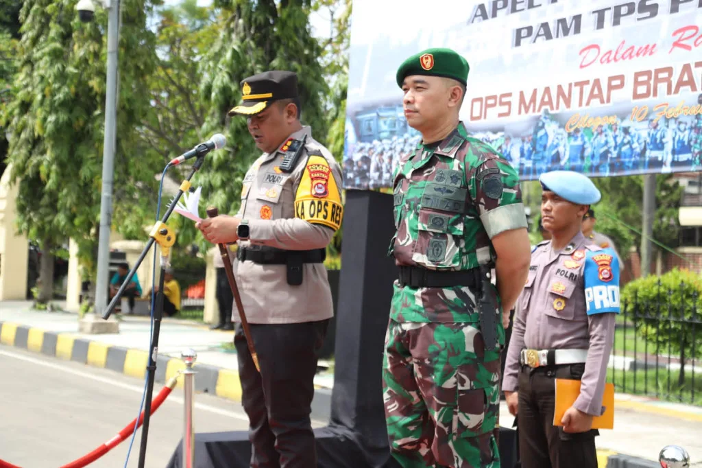 Polres Cilegon Gelar Apel Pergeseran Pasukan PAM TPS Pemilu 2024