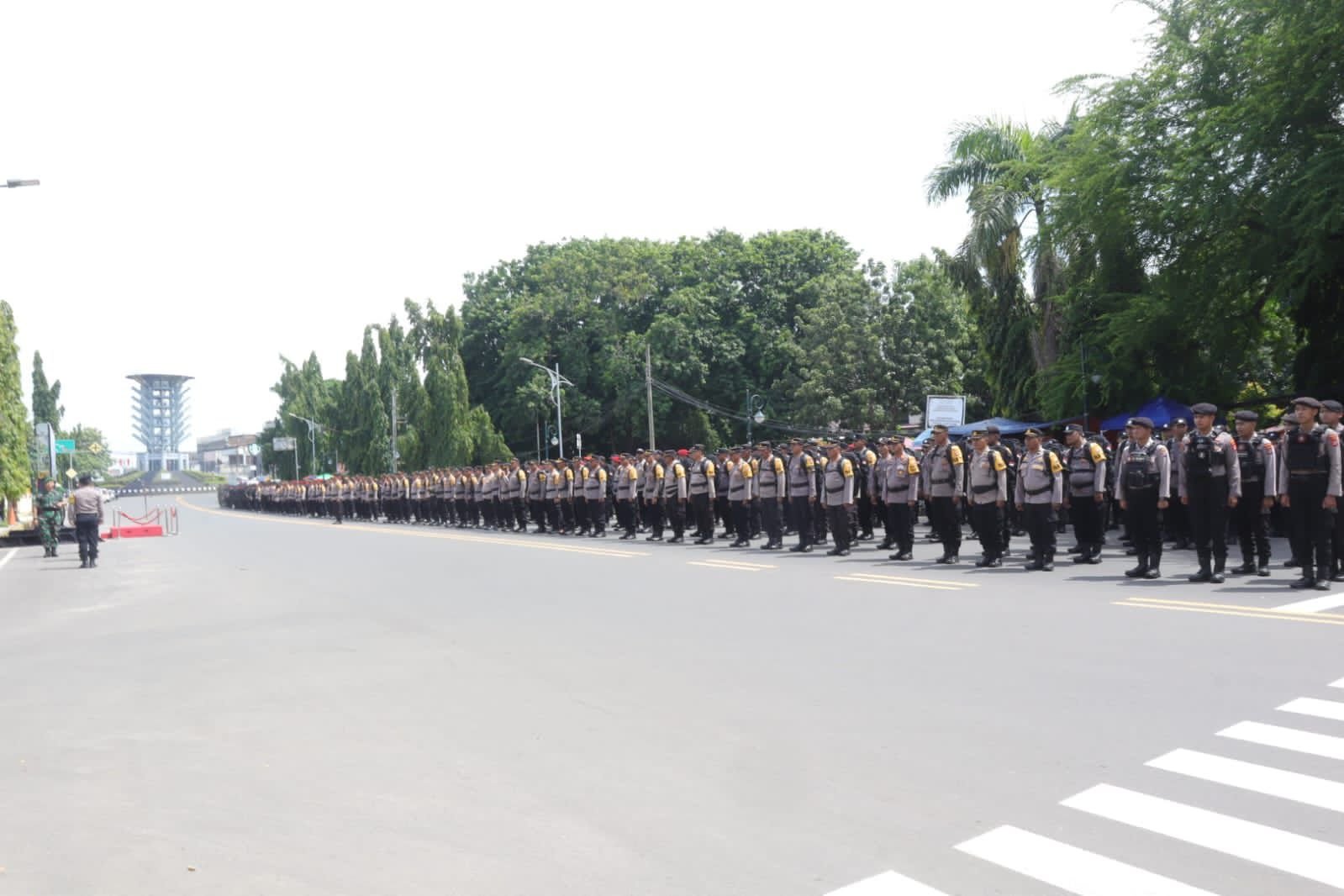 Polres Cilegon Gelar Apel Pergeseran Pasukan PAM TPS Pemilu 2024