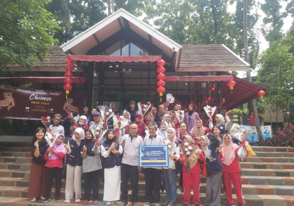 Kolaborasi LAZ Al Azhar dan Kitabisa: Voluntrip yang Menghadirkan Senyum Bahagia Lansia