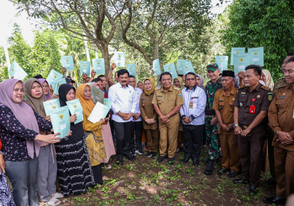 Penyerahan Sertipikat Tanah di Banten: Langkah Menuju Keadilan Sosial dan Peningkatan Ekonomi Masyarakat