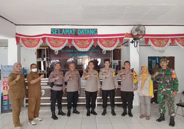 Pemilu 2024: Kombes Pol. Ade Mulyana Pimpin Pengecekan Logistik, Demokrasi Lancar di Cipanas dan Mayak!