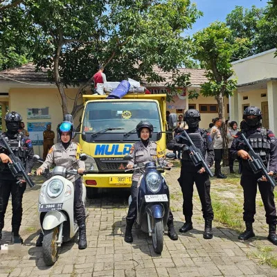 Polwan Polres Cilegon: Pengawal Logistik Pemilu 2024 demi Demokrasi yang Aman dan Damai