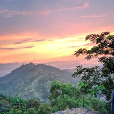 Menapak Jejak Keindahan Alam di Watu Lawang Cilegon, Banten
