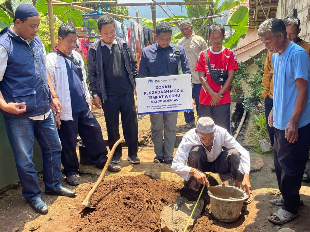 Kolaborasi LAZ Al Azhar dan SMAI Al Azhar 4 Bekasi Membangun Fasilitas Masjid Al-Ikhlas