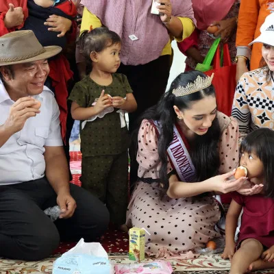 Pj Gubernur Banten dan Finalis Puteri Indonesia 2024 Berikan Vitamin A ke Balita