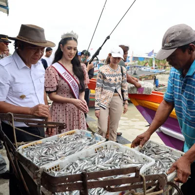 Komitmen Kelestarian Laut: Penjabat Gubernur Banten dan Finalis Puteri Indonesia 2024 Banten 2 Kunjungi Pelabuhan Perikanan Nusantara Karangantu