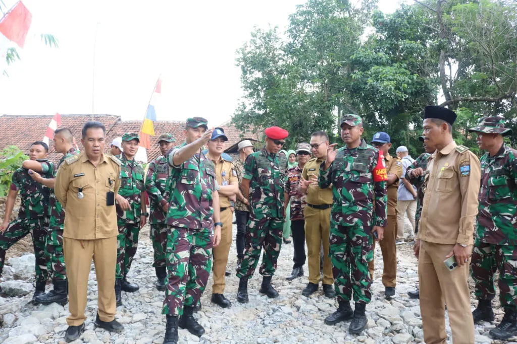 Pembukaan Jalan Baru oleh TMMD Ke-119 Kodim 0602/Serang