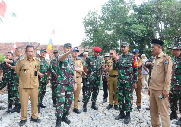 Pembukaan Jalan Baru oleh TMMD Ke-119 Kodim 0602/Serang