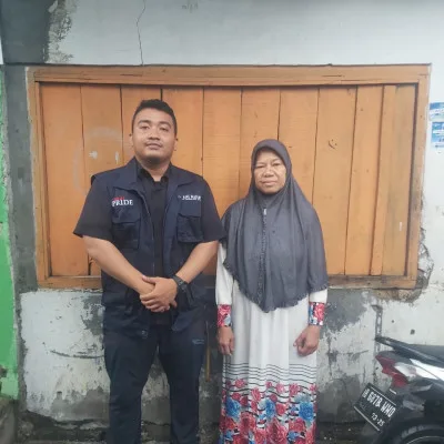 LAZ Al Azhar Menyalurkan Bantuan Modal Usaha untuk Pedagang Nasi Uduk