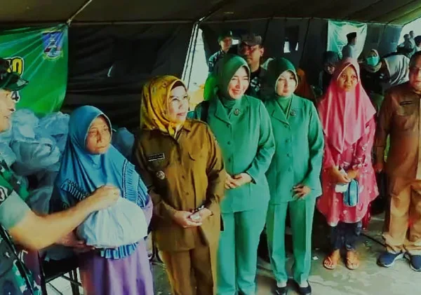 TNI dan Pemerintah Daerah Kabupaten Serang Berikan Bantuan Sosial di Acara TMMD Ke 119