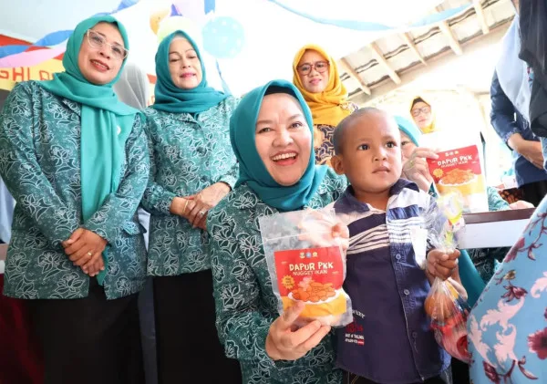 Pj Ketua TP PKK Provinsi Banten Ajak Ibu Hamil dan Balita Rutin Kunjungi Posyandu