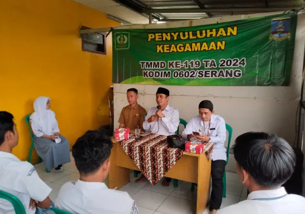 Penyuluhan Agama Kepada Pelajar SMK Nurfalah serta Masyarakat Bersama Satgas TMMD Ke 119