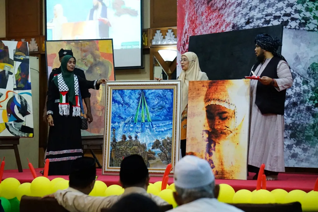 Pameran dan Lelang Lukisan untuk Palestina Diresmikan oleh Menteri Pariwisata dan Ekonomi Kreatif