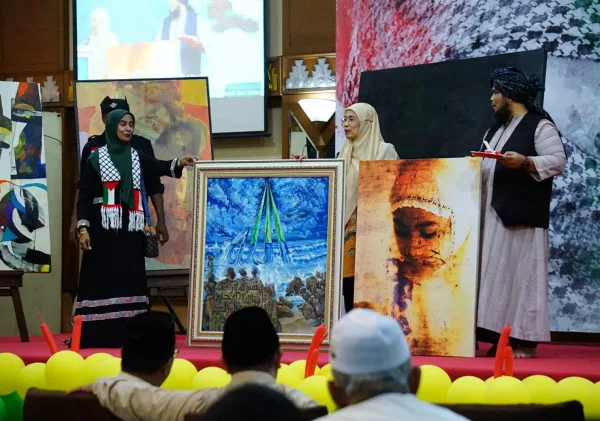 Pameran dan Lelang Lukisan untuk Palestina Diresmikan oleh Menteri Pariwisata dan Ekonomi Kreatif
