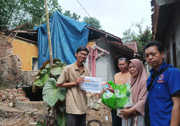 Rumah Rubuh Akibat Rapuh dan Diguncang Gempa, Laz Al-Azhar Bantu Ibu Elly Bangkit