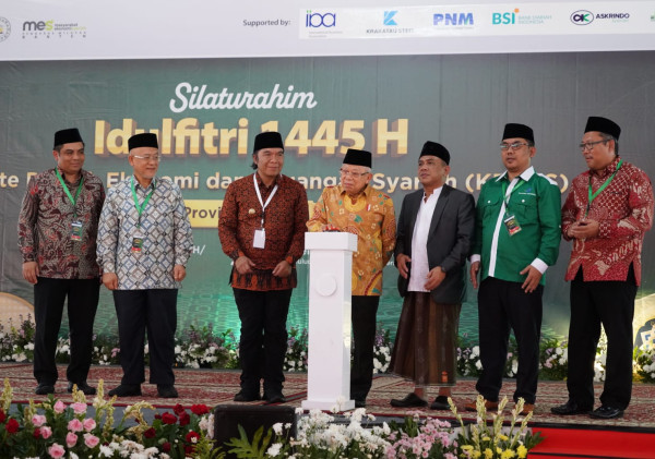 SMARTREN Indonesia Dorong Pengembangan Ekonomi dan Keuangan Syariah Melalui Program Martren