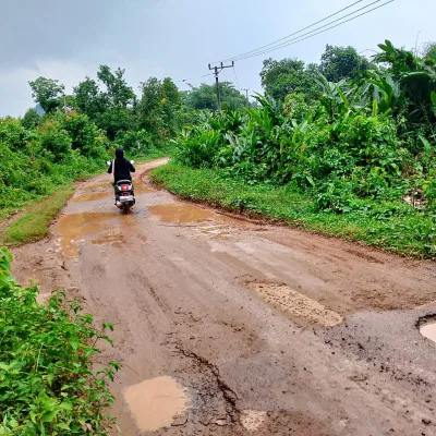 Lima Desa di Kabupaten Lebak Mengeluhkan Kondisi Jalan Penghubung yang Rusak Parah