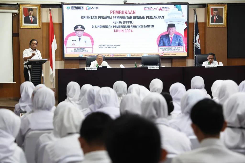 Gubernur Banten Al Muktabar Berikan Orientasi Kerja kepada 1.108 Pegawai P3K: Meningkatkan Disiplin dan Inovasi dalam Pelayanan Publik