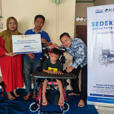 LAZ Al Azhar Jawa Tengah Berikan Bantuan Kursi Roda dan Perlengkapan Sekolah untuk Anak Penderita Cerebral Palsy di Sukoharjo