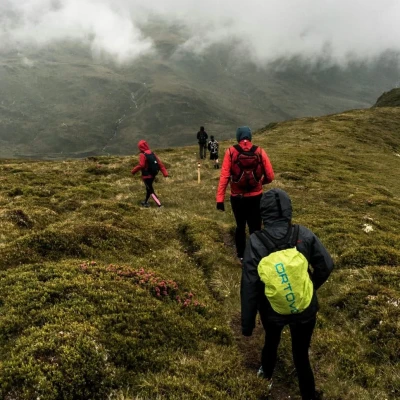 Petualangan di Musim Hujan: Tips dan Trik untuk Trekking yang Aman dan Menyenangkan