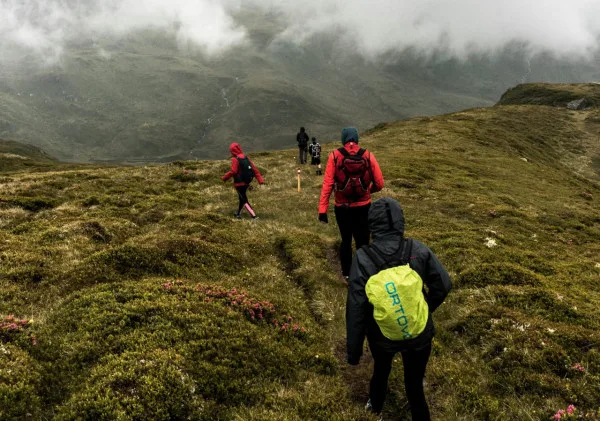Petualangan di Musim Hujan: Tips dan Trik untuk Trekking yang Aman dan Menyenangkan