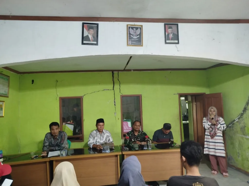 Babinsa dan Masyarakat Desa Bojot Bersinergi dalam Penanganan Sampah untuk Lingkungan yang Sehat dan Bersih