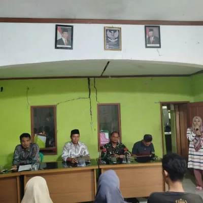 Babinsa dan Masyarakat Desa Bojot Bersinergi dalam Penanganan Sampah untuk Lingkungan yang Sehat dan Bersih