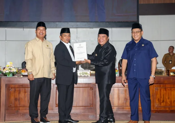 Pj Gubernur Banten, Al Muktabar, Sampaikan Nota Pengantar Raperda Pertanggungjawaban APBD TA 2023