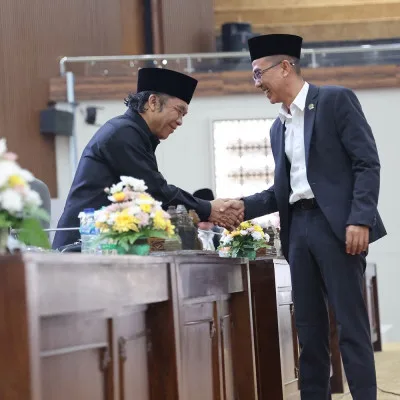 Gubernur Banten Al Muktabar Menghadiri Rapat Paripurna DPRD: Membahas Pertanggungjawaban Pelaksanaan APBD 2023 dan Menindaklanjuti Masukan