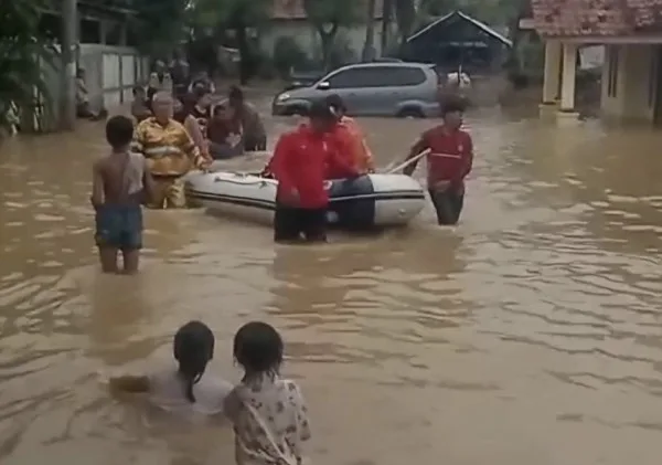 Banjir Besar di Desa Tanjung Burung Kabupaten Tangerang: Lebih dari Seribu Rumah Terendam, Lansia dan Balita Mengungsi