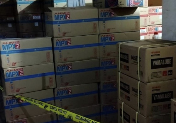 Pabrik Oli Palsu di Tangerang Digerebek, Dua Pelaku Ditangkap