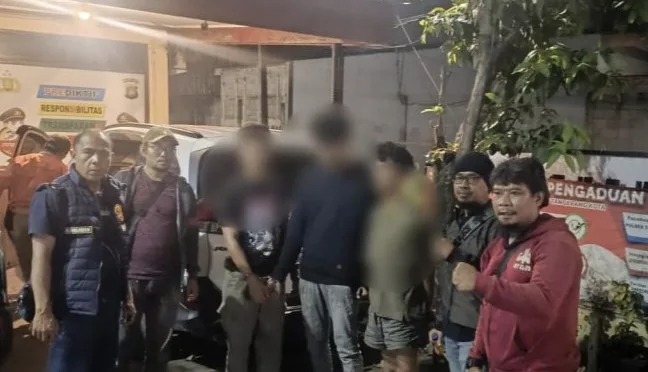Tiga Pria Ditangkap Polisi Atas Kasus Pencurian dan Pemerasan Melalui Modus COD