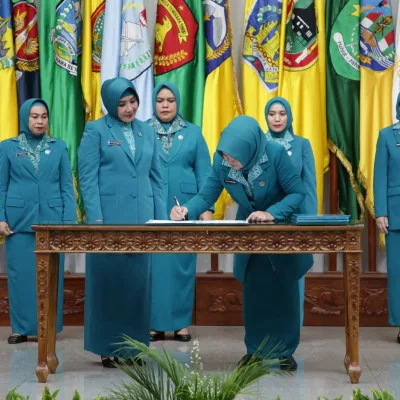 Tine Al Muktabar Dilantik Kembali Sebagai Penjabat Ketua TP PKK dan Ketua Pembina Posyandu Provinsi Banten: Fokus pada Penanganan Stunting dan Ketahanan Pangan