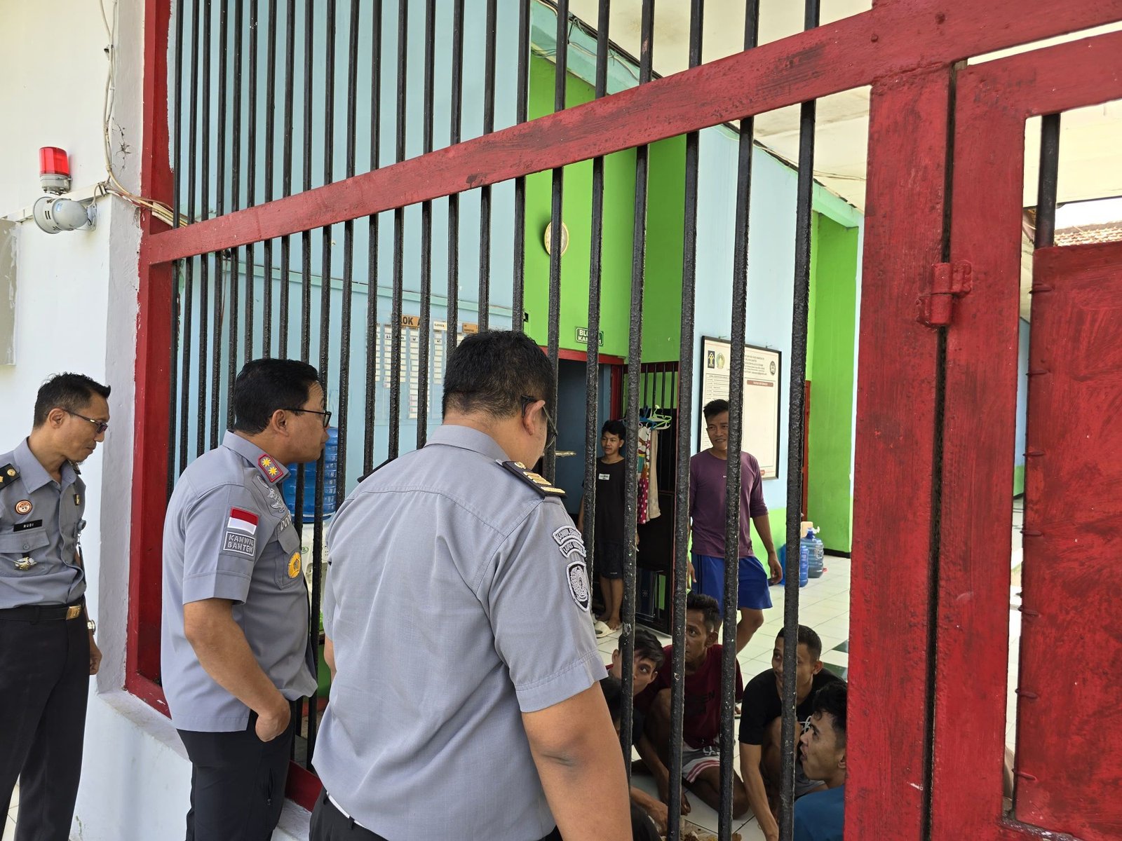 Kepala Kantor Wilayah Kemenkumham Banten, Dodot Adikoeswanto, Lakukan Kunjungan Kerja dan Pembinaan di Lapas Kelas IIA S...