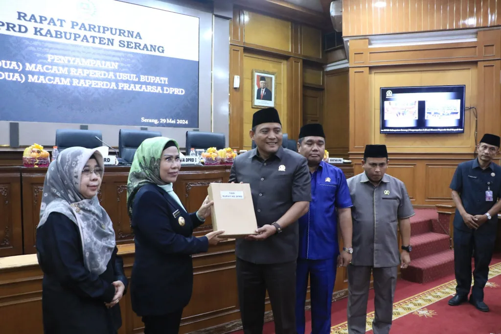 Bupati Serang Mengajukan Dua Raperda Baru dan Pencabutan Dua Perda Lama dalam Rapat Paripurna DPRD