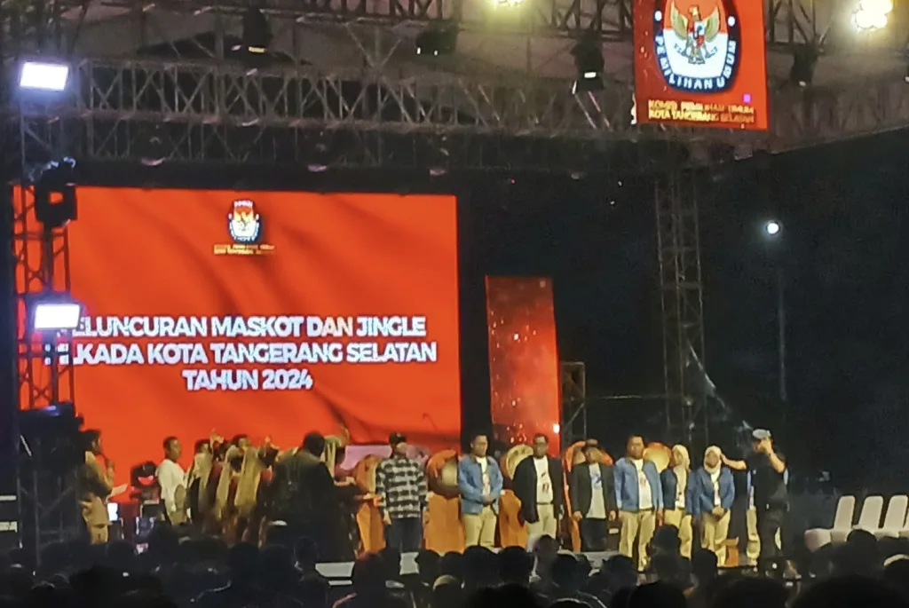 Maskot dan Jingle Pilkada Kota Tangsel 2024 Diluncurkan dengan Meriah, Dimeriahkan oleh Penampilan Band Musik Tipe-X