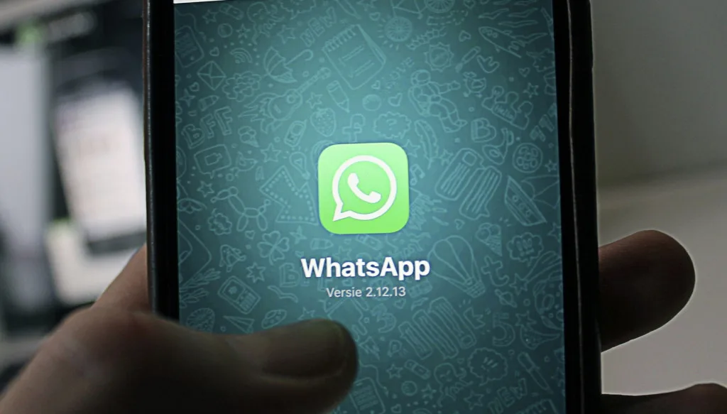 WhatsApp Kini Makin Kece! Pesan Suara di Status Bisa Sampai 1 Menit, Begini Caranya!
