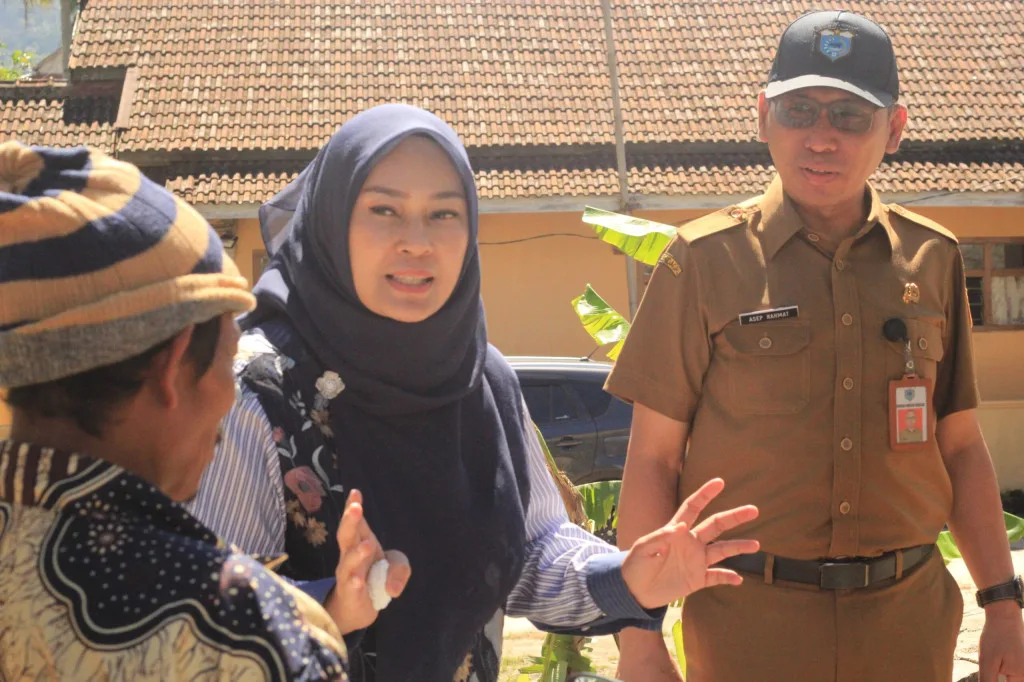 Dongkrak Perekonomian, Dinas PUPR Kabupaten Pandeglang Bangun Dua Ruas Jalan