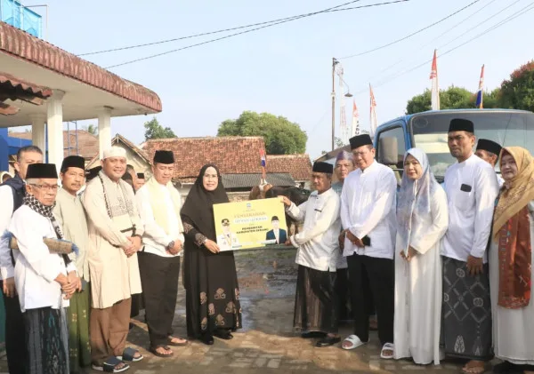 Bupati Serang Ratu Tatu Chasanah Salurkan Hewan Qurban pada Perayaan Idul Adha 1445 H di Masjid Besar Baitussalam