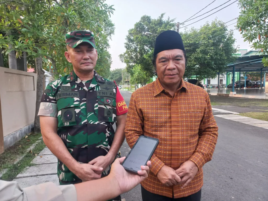 Pj Gubernur Banten Sambut Kedatangan Wapres Ma'ruf Amin di Ponpes An-Nawawi pada Iduladha 1445 H