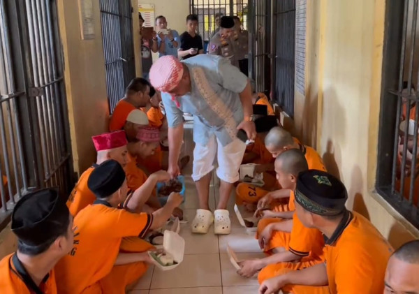 Tahanan Mako Polres Serang Rayakan Idul Adha dengan Daging Kurban Siap Santap