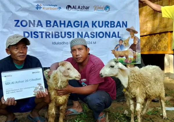 Bahagiakan Masyarakat Desa; Laz Al-Azhar Distribusikan Hewan Kurban Di Desa Ciladaeun Kabupaten Lebak