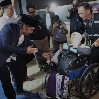 Pj Gubernur Banten Al Muktabar Sambut Jamaah Haji Provinsi Banten Kloter 02 Asal Kota Tangerang