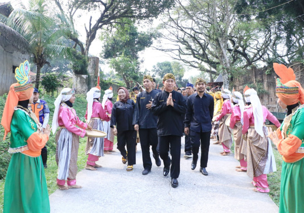 Gebyar Pesta Rakyat Ngaruwat Bumi Dibuka: Dorong Pariwisata Budaya di Kabupaten Serang