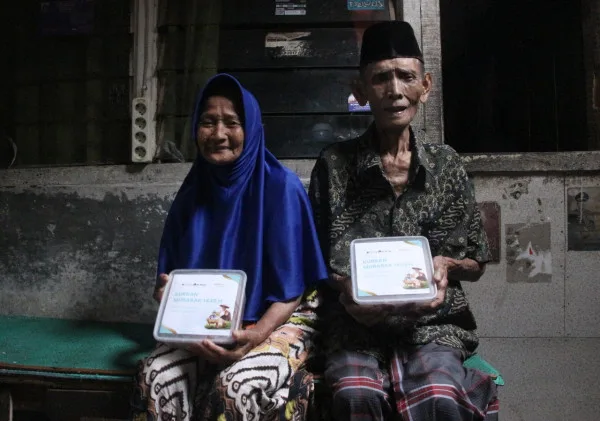 Prudential Syariah dan LAZ Al Azhar Salurkan Kurban Senilai Rp 127 Juta kepada Keluarga Duafa