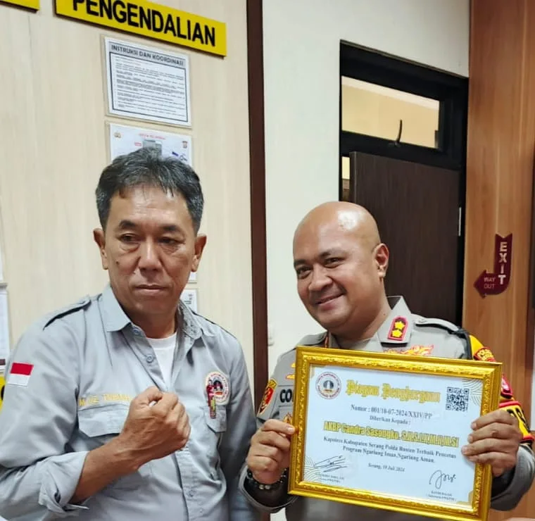 Forum Wartawan KP3B Berikan Penghargaan Kepada Kapolres Kabupaten Serang