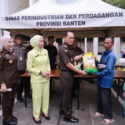 Kejaksaan Tinggi Banten Gelar Pasar Murah untuk Peringati Hari Bhakti Adhyaksa ke-64 dan HUT Ikatan Adhyaksa Dharmakarini ke-XXIV