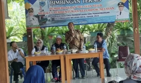 KKP Berikan Bantuan Peralatan Tangkap Ikan untuk Nelayan Panimbang, Dorong Peningkatan Ekonomi