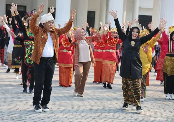 Senam Pagi dengan Wastra: Gubernur Banten Apresiasi Pelestarian Budaya dan Kesehatan
