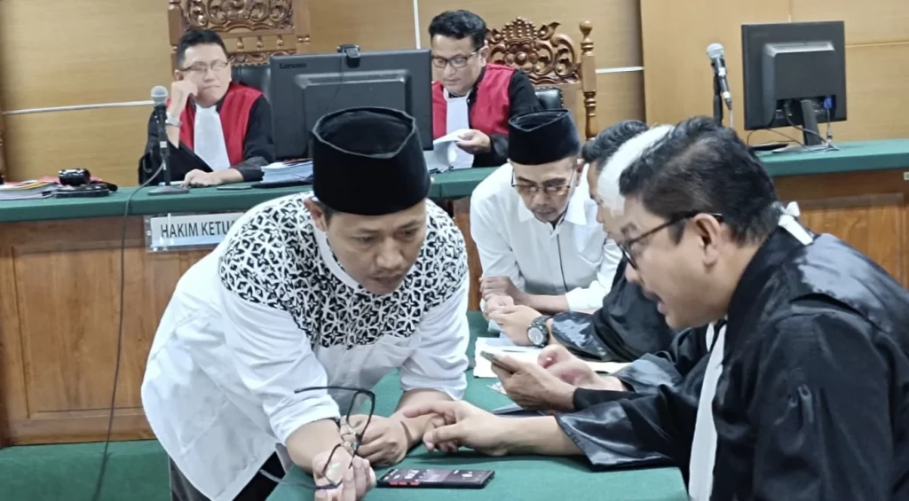 Vonis Penjara Dua Tahun untuk Mantan Ketua PGRI Kasemen dan Rekannya dalam Kasus Korupsi Dana PIP